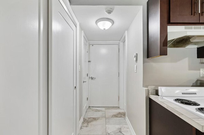 Building Photo - 30 US-9W