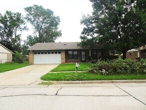 Building Photo - Moore Schools 3/2 - Move In Ready