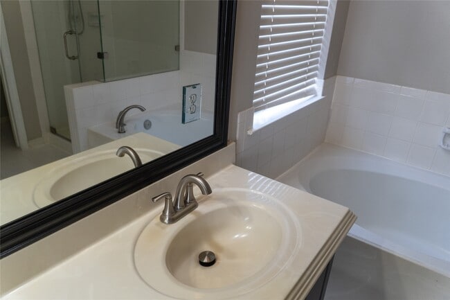 Building Photo - 35 N York Gate Ct