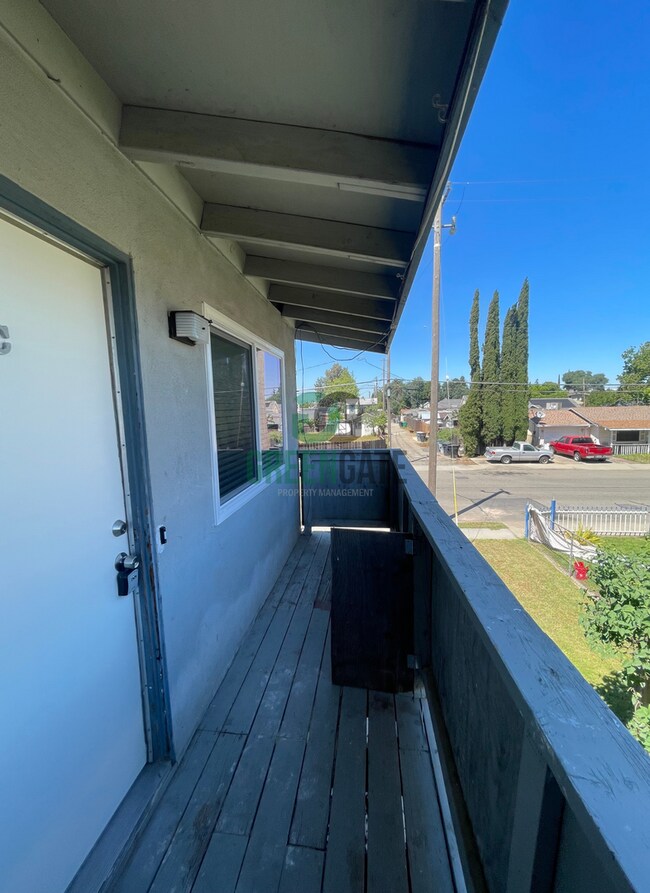 Building Photo - 325 W H St