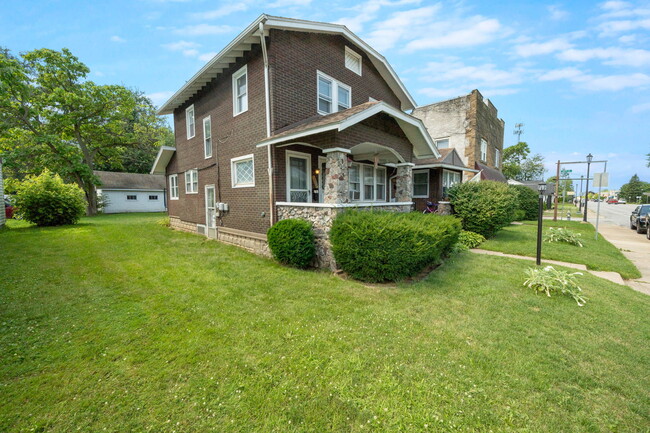 Building Photo - 3306 E Mishawaka Ave