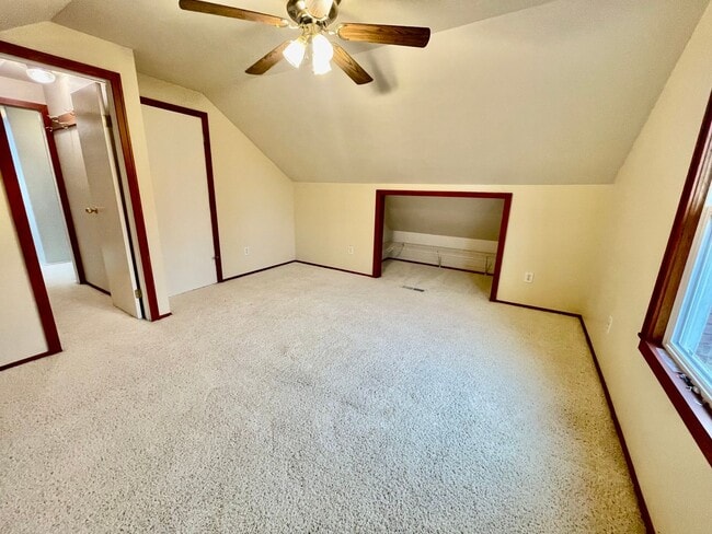Building Photo - Rare Find, Large 3bd/2bathroom (w/ Bonus Rooms) House Near Rose City Golf Course