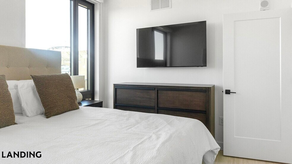 Building Photo - 1007 S Mint St