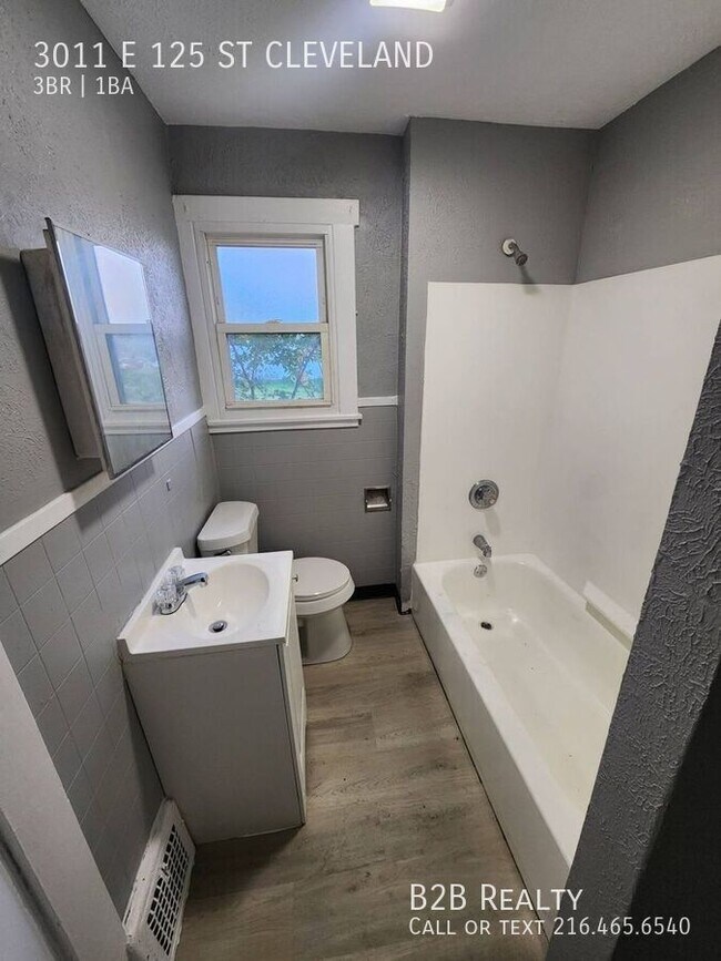 Building Photo - 3011 E 125th St