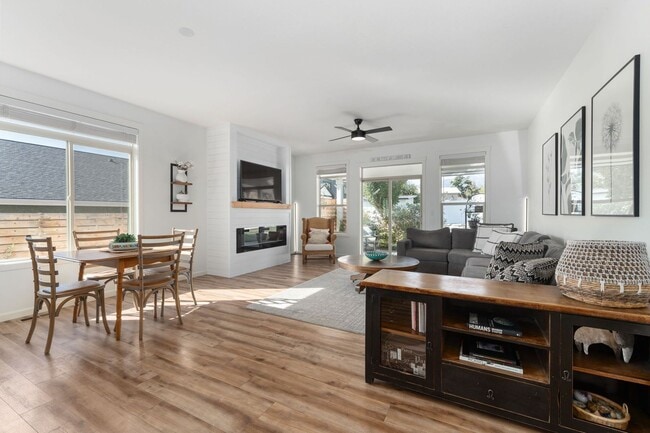 Building Photo - 3 Bedroom, 2 Bath Home