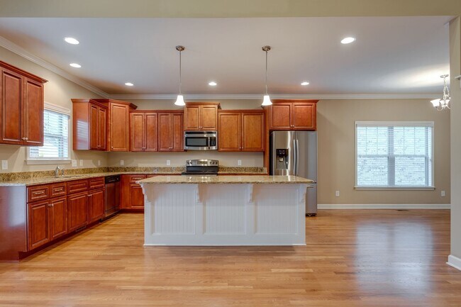 Building Photo - 4-Bed/3-Bath with Bonus Rm. in Spring Hill!