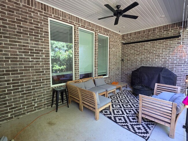 Building Photo - 2907 N Grey Squirrel Dr