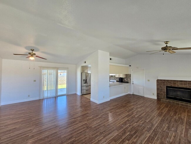 Building Photo - Beautiful 3 Bedroom, 2 Bathroom Home on a Corner Lot – Move-In Ready!