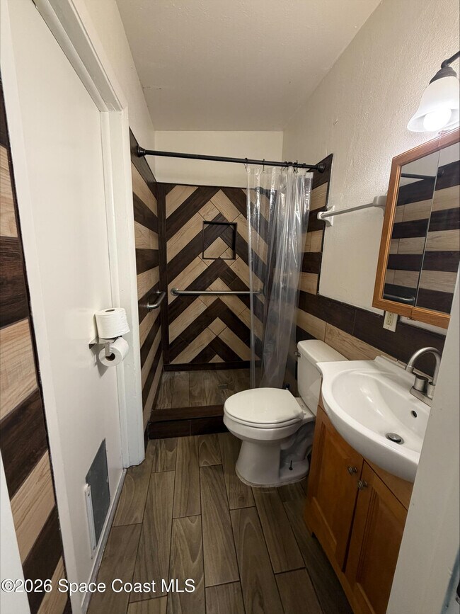 Building Photo - 583 Gardenia Cir