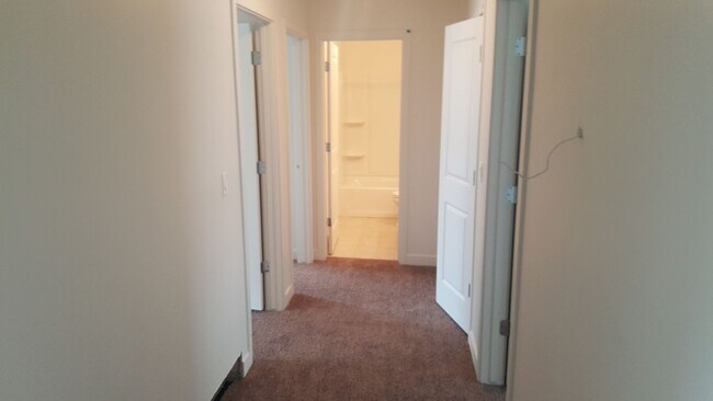 Building Photo - Spacious 3-Bedroom, 2.5-Bath Home in Cente...