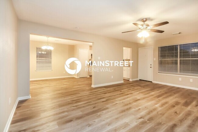 Building Photo - 4 Bedroom Pet-Friendly Home in Houston, TX with Main Street Renewal