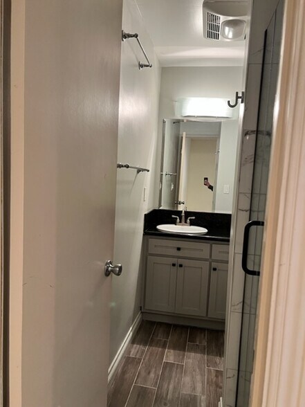 Master Bath - 7740 Redlands St