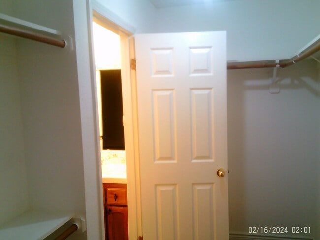Building Photo - AWAY FROM THE HUSTLE AND BUSTLE !!! MOVE IN SPECIAL! $3047.50 MOVES YOU IN!