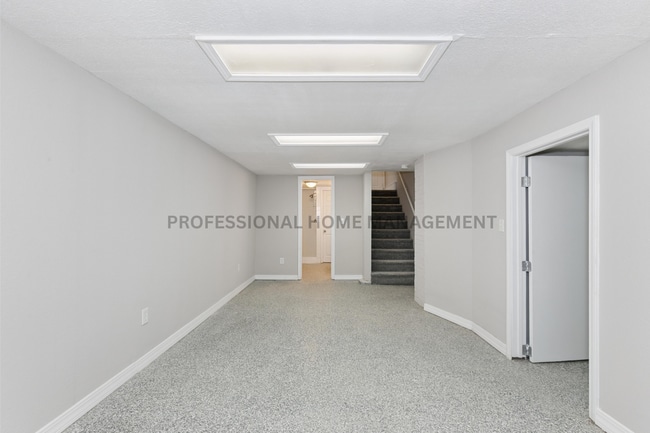 Building Photo - Updated 3 bed / 2 bath house With Exceptio...