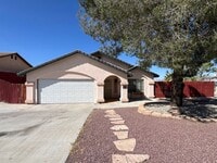 Building Photo - 3 Bedroom 2 Bathroom House with Swimming P...