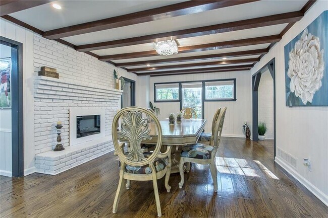 Building Photo - 6680 Williamson Dr NE