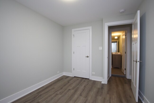 Building Photo - 725 St Johns Ave