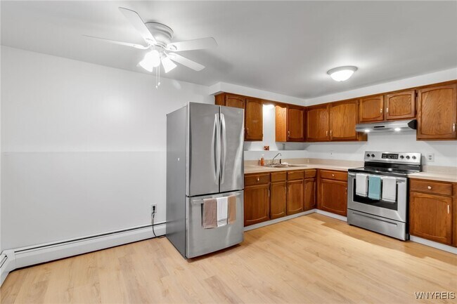 Building Photo - 28 Mead St