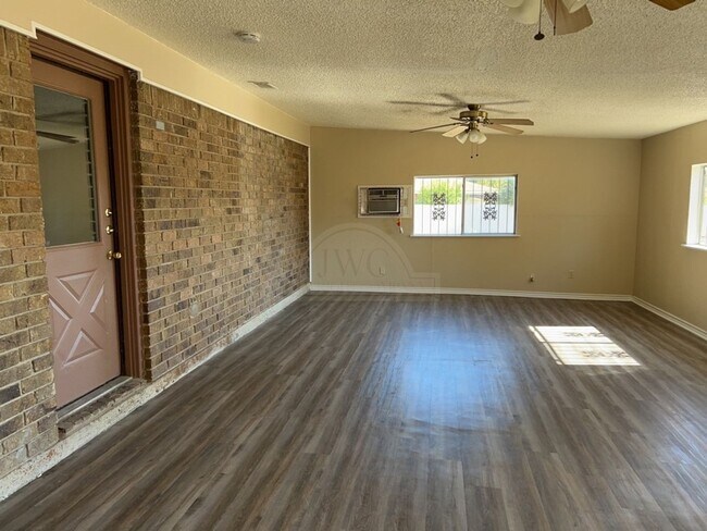 Building Photo - 3808 Peaks Dr