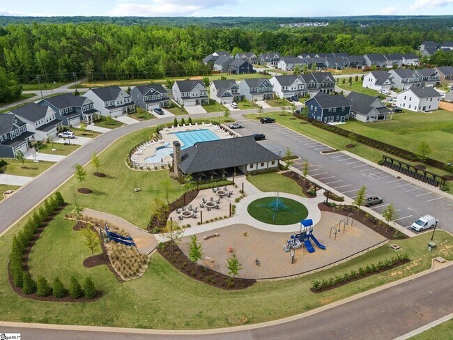 Building Photo - 680 Lady Fern Dr