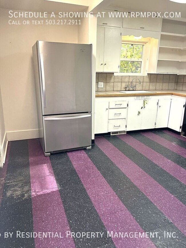 Building Photo - 214 NE Bryant St