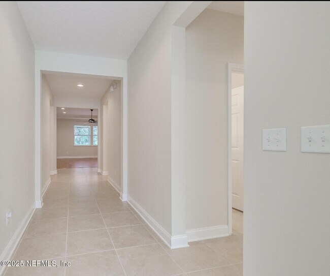 Building Photo - 11324 Glenlaurel Estates Dr