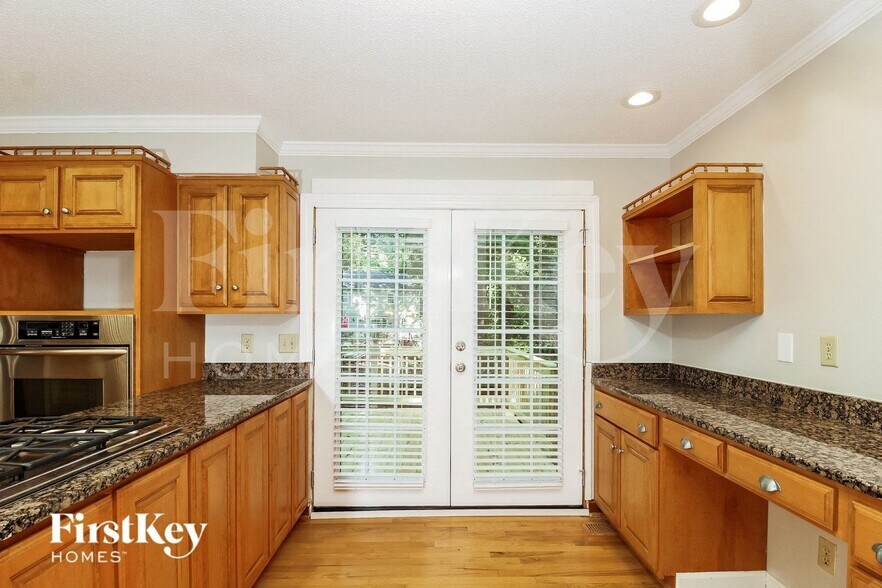 Building Photo - 402 Willow Spring Ct