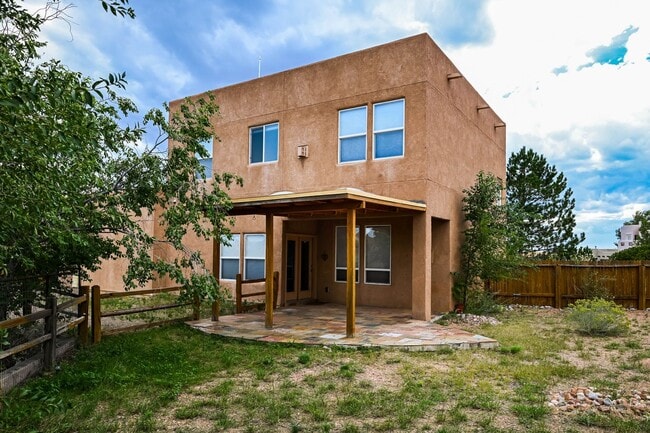 Building Photo - Spacious Two-Story Retreat