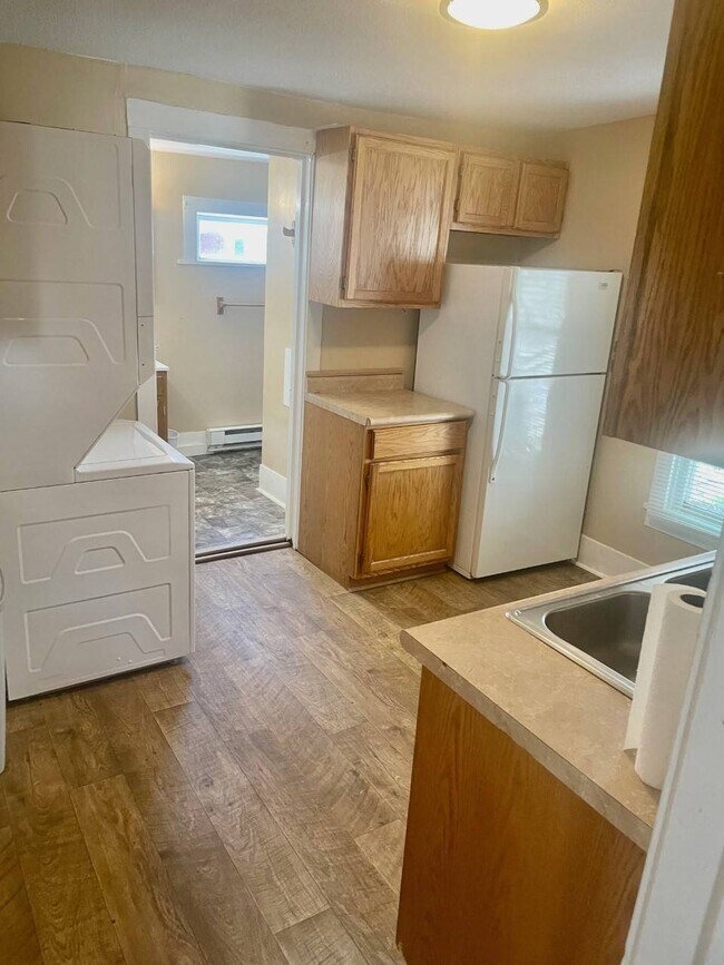 Building Photo - 306 W 5th St