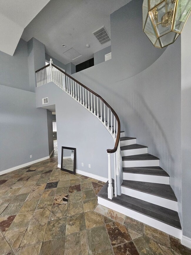 Building Photo - Beautiful Corona Home with POOL!