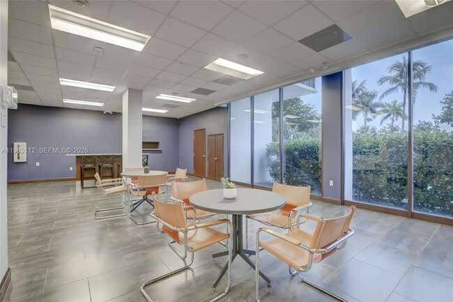 Building Photo - 3375 N Country Club Dr