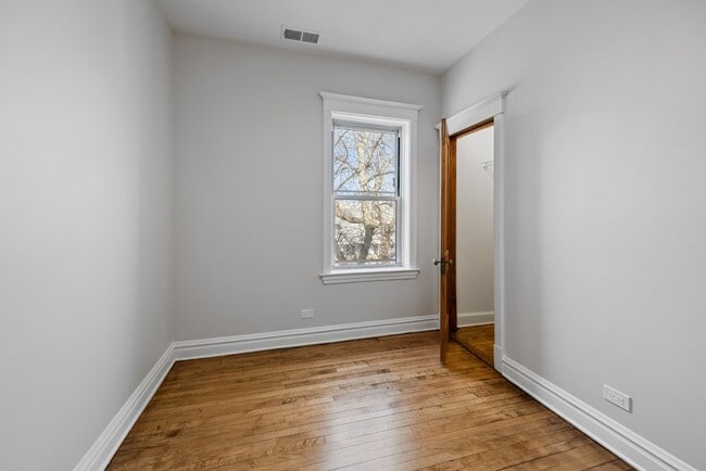 Building Photo - Renovated Logan Square 3 Bedroom - Available March 15th!