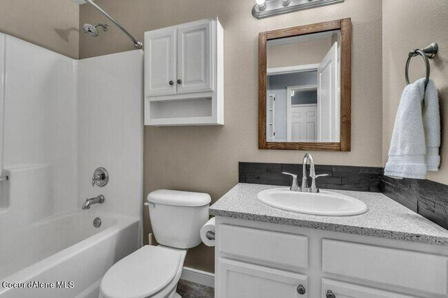Building Photo - 3-Bedroom Home in The Landings – Fully Fenced Yard & 2-Car Garage