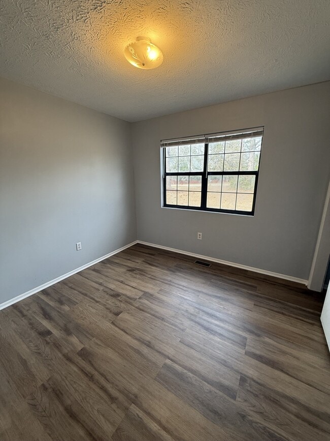 Building Photo - 315 Pine Cir