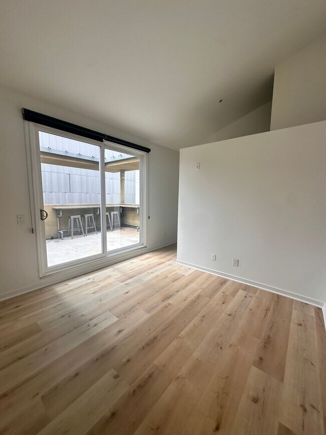 Building Photo - 988 G St