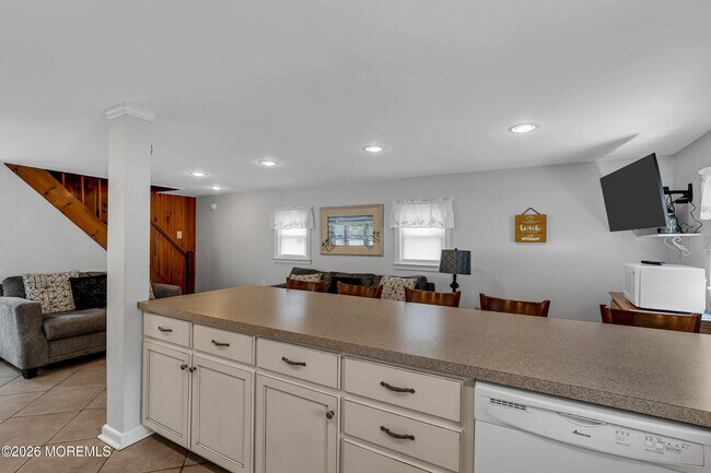 Building Photo - 21 Peterson Ln