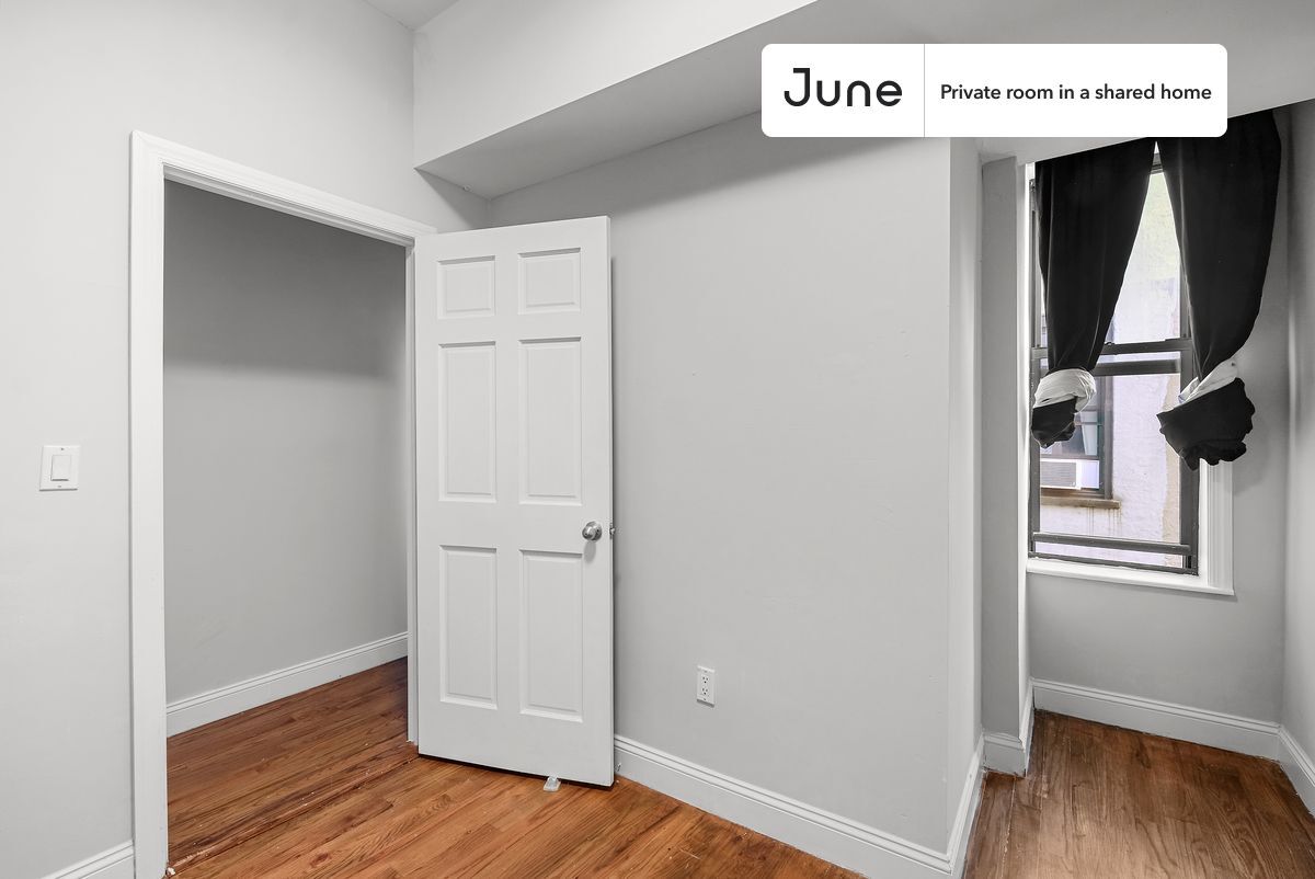 Building Photo - Private bedroom in 4 bed/1 bath Home