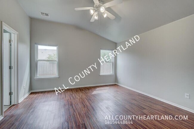 Building Photo - 2008 SE 7th Ct