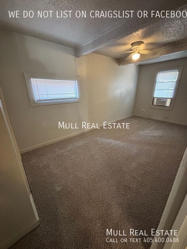 Building Photo - 2822 1/2 NW 13th Street-Downstairs