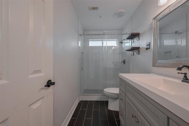 Building Photo - 311 N Esplanade Ln