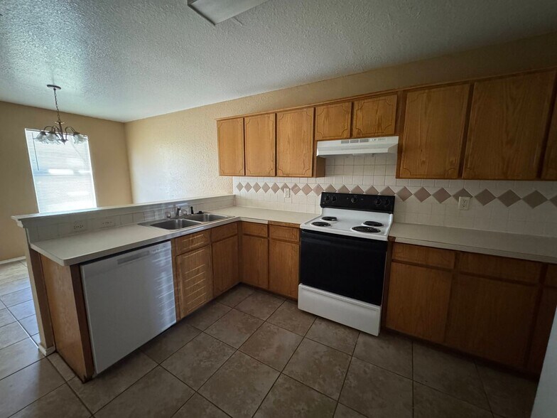 Building Photo - 3203 Toledo Dr