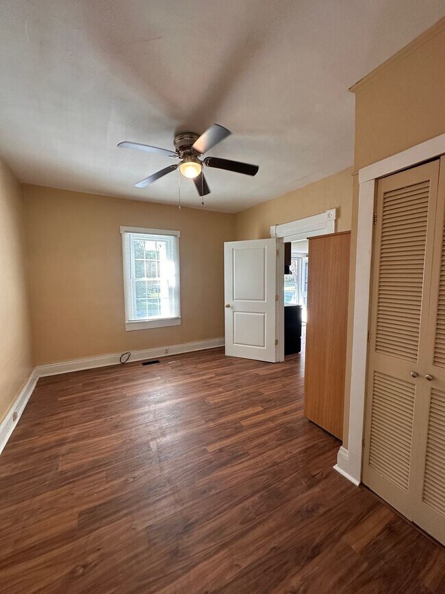 Building Photo - Charming Prospect Cottage with Spacious Yard