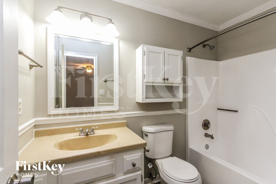 Building Photo - 962 Andover Dr