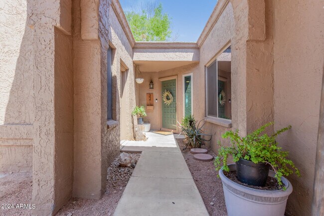 Building Photo - 321 E Aspen Way