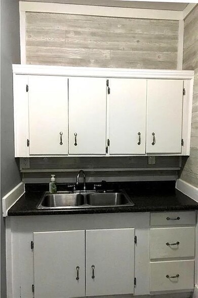 Building Photo - 294 W Clinton St