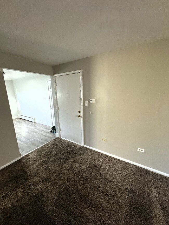 Building Photo - 2BD Garden-Level Unit | Washer & Dryer Included | Shared Outdoor Space