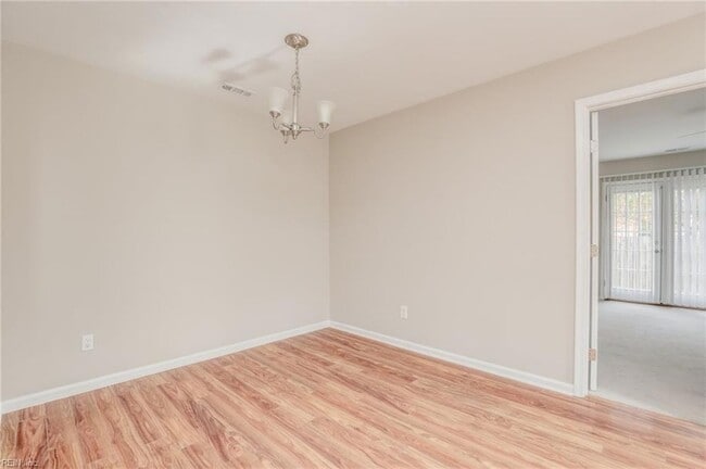 Building Photo - 578 Peregrine St