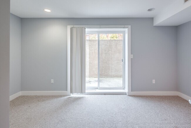Building Photo - 2631 Catharine St
