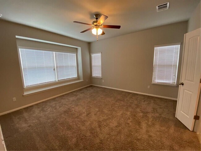 Building Photo - 428 S Brook Dr