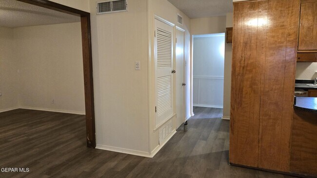 Building Photo - 10301 Bayo Ave